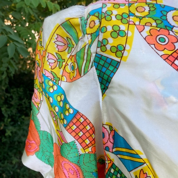 Vintage 70s Groovy Floral Satin Top Blouse Circles Bright Short Sleeve L - Picture 6 of 7